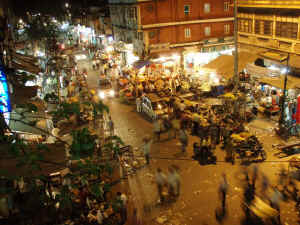 Noční pohled do ulic Indie.JPG (92467 bytes)